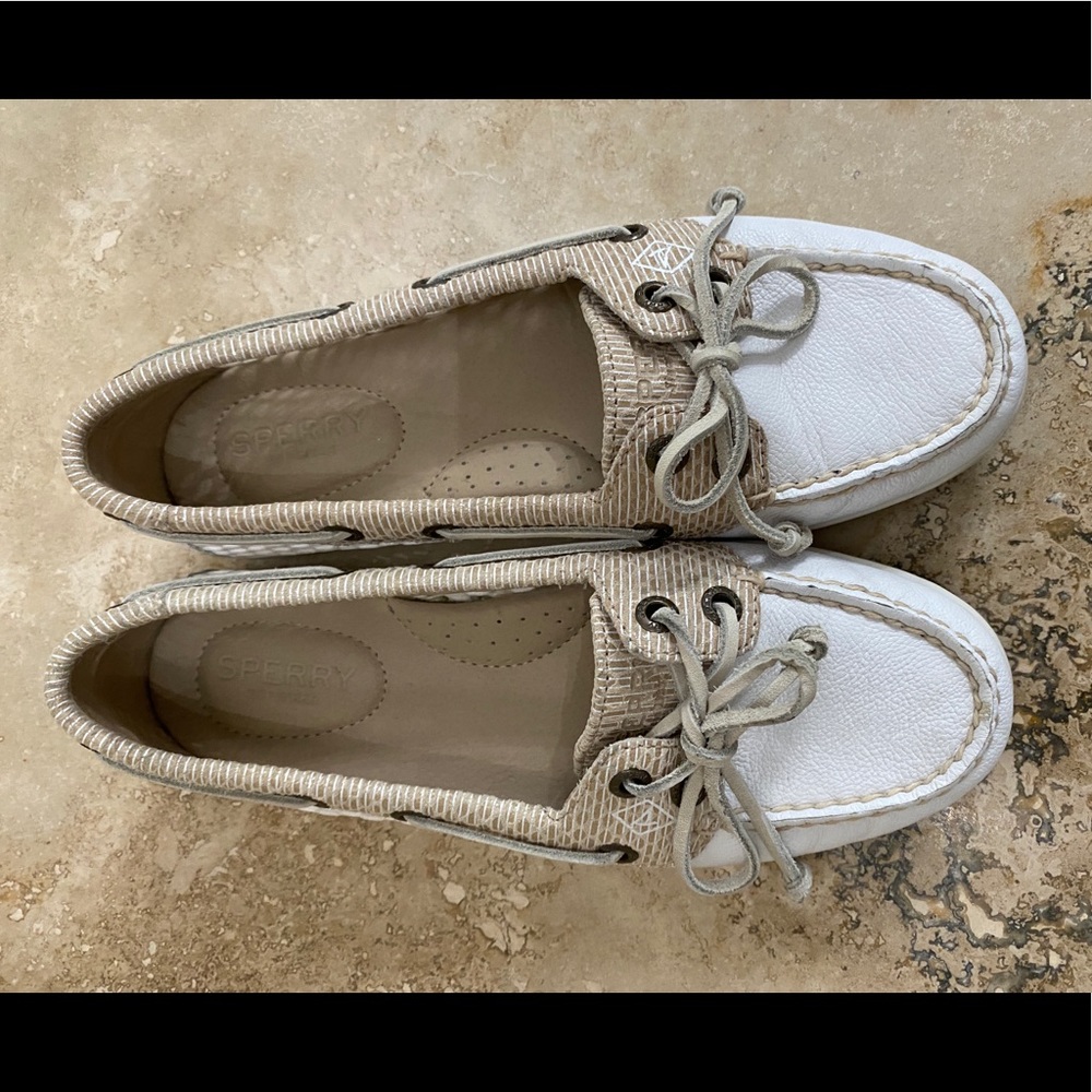 Sperry size 5.5 like new white and beige